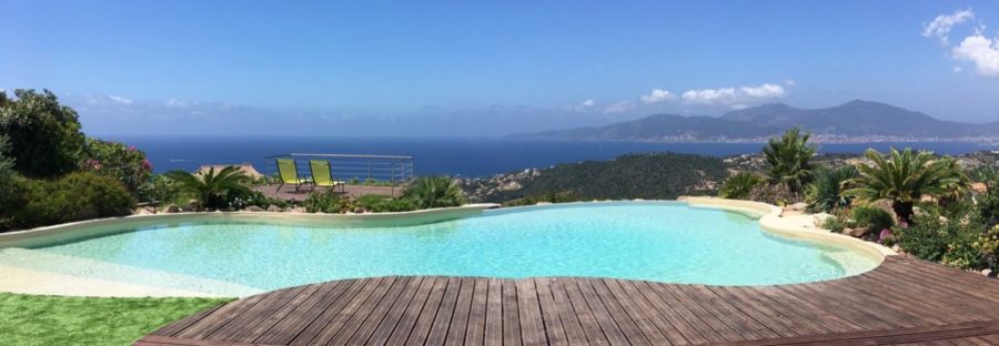 Vue mer panoramique sur le Golfe d'Ajaccio en Corse