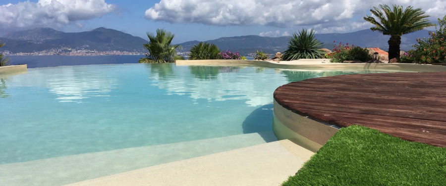 Piscine à débordement